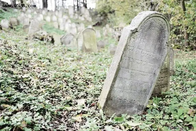 农村老人出殡的棺材为何要十几人抬？
