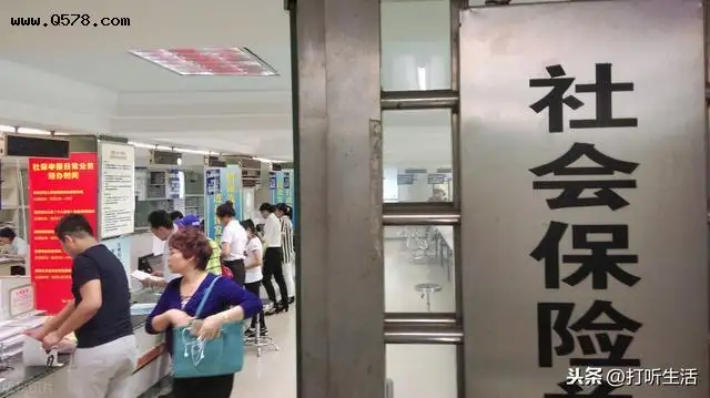 在深圳富士康上班交了十年最低档社保，现在要辞工回老家，那么社保该怎么办？