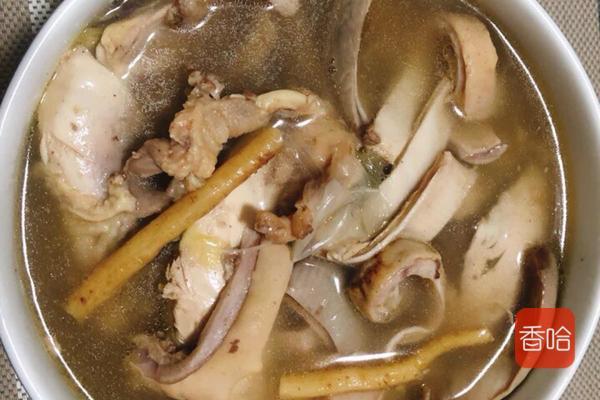 教你广东名菜猪肚鸡的家常做法，香浓味美还养胃，冬天吃还暖身