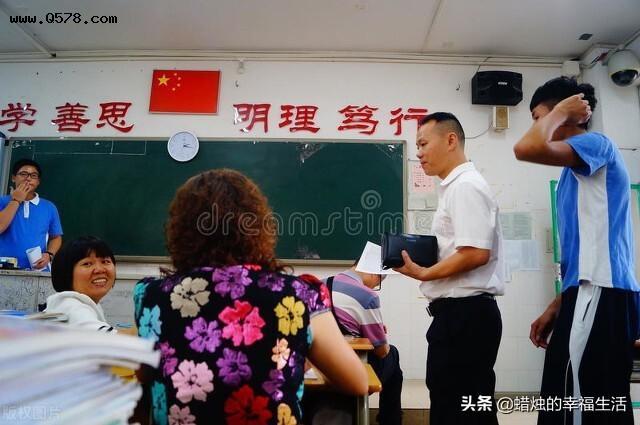 深圳教师降薪上热搜，网传降薪8—10万，教师拿多少薪水才合适？