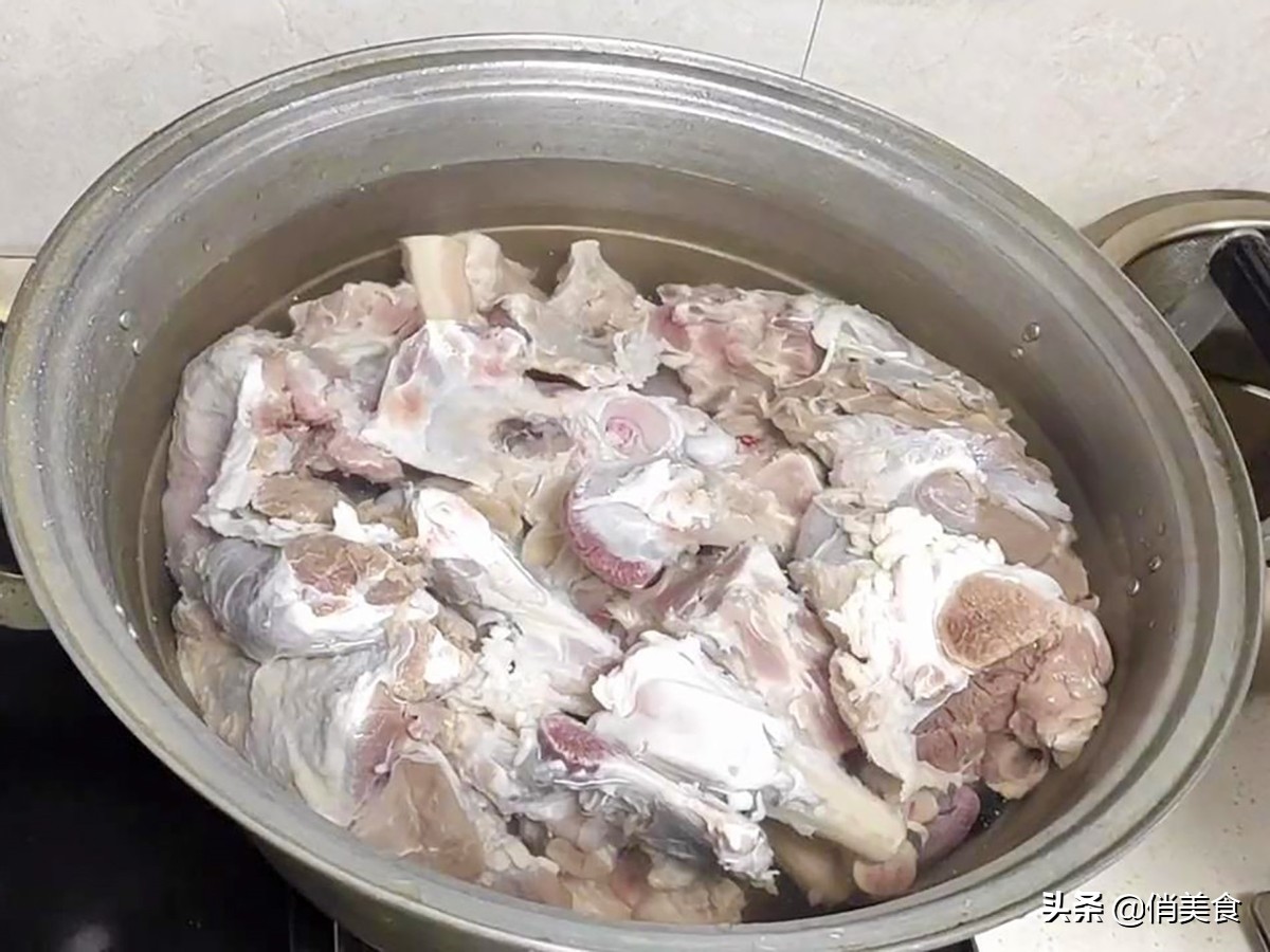 煮羊肉放什么调料去膻味【炖羊肉的正确方法】