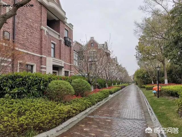 预算600万在上海买房，是买地段偏远、品质较好的一手房，还是市中心的二手房？