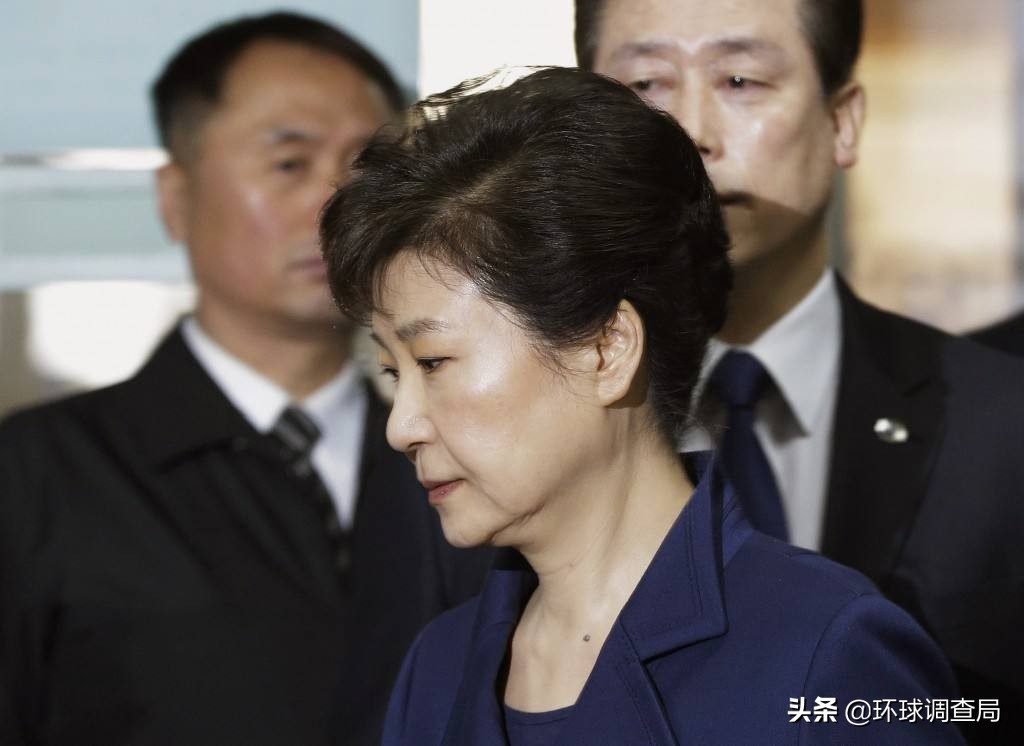 韩国一个月内两位前总统去世（俩人曾手拉手出庭受审）