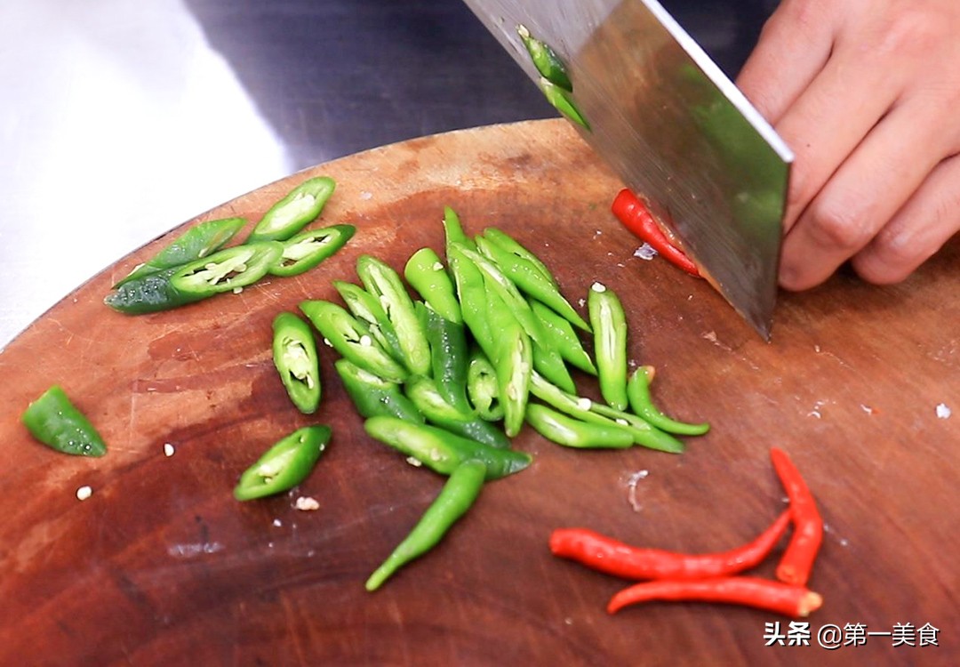 干黄花菜怎么做好吃又简单易学【黄花菜炒肉的做法和步骤】