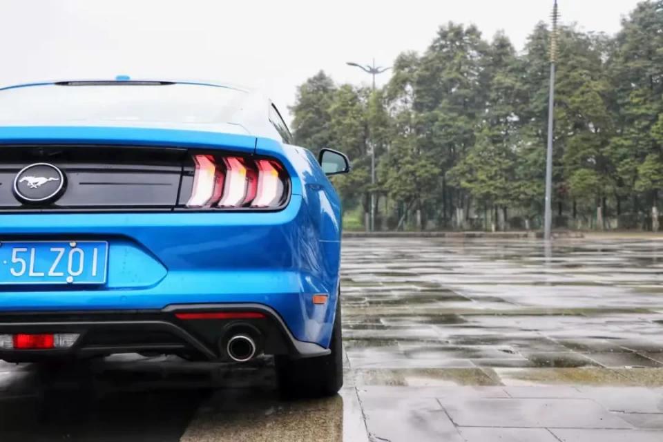 试驾福特Mustang：开起来竟然比宝马3系舒服？