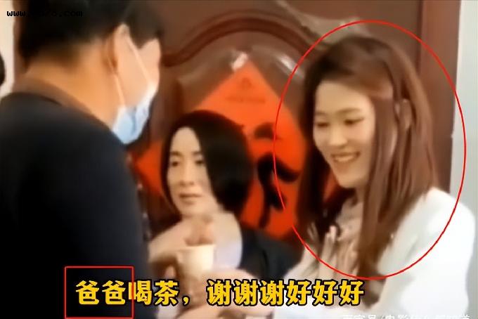 大衣哥儿子朱小伟再订婚，未婚妻清纯朴实，却被认为不如陈亚男？