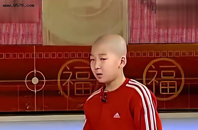 中国第一鬼马童星：14岁火遍天下，3次登上春晚，如今胖到认不出