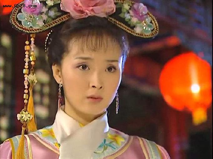 原来《倚天》中周芷若的人选是王艳，可惜她最后选择了《还珠三》