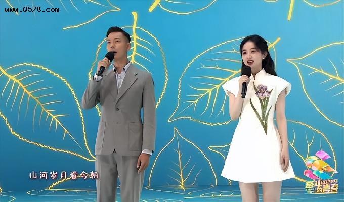 赵丽颖央视献唱《中国缘》，与陈伟霆同台互动少，表情紧绷很紧张
