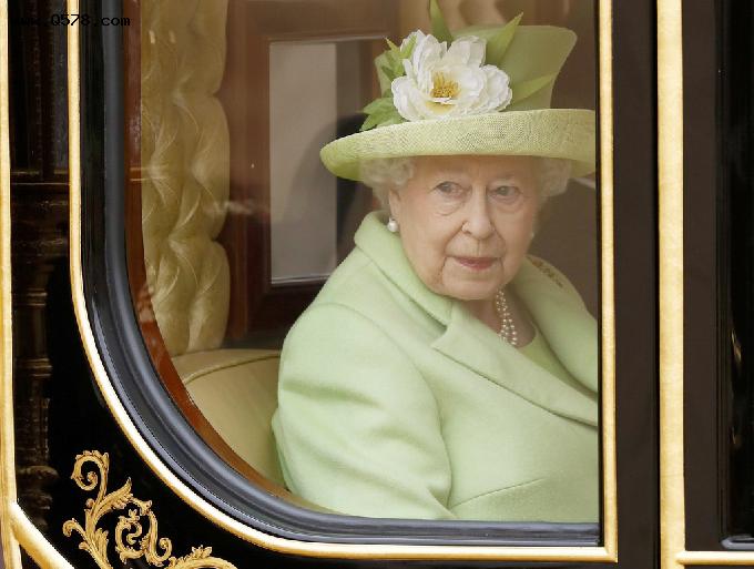 一颗珍珠一颗钻，低调百搭又耐看，是英国王室都拒绝不了的优雅