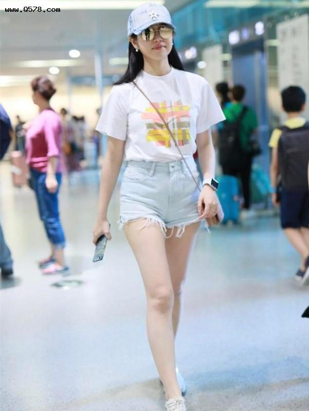 真替陈妍希高兴，38岁的她终于摆脱微胖标签，穿白T短裤变少女