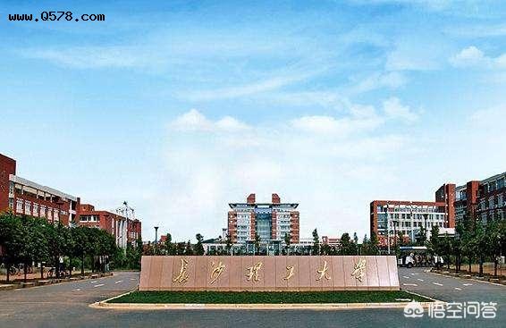 武汉理工大学与长沙理工大学相比，哪个更好一些？