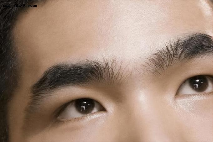 男人50岁后眉毛变长，意味着什么呢？医生说出原因，建议了解