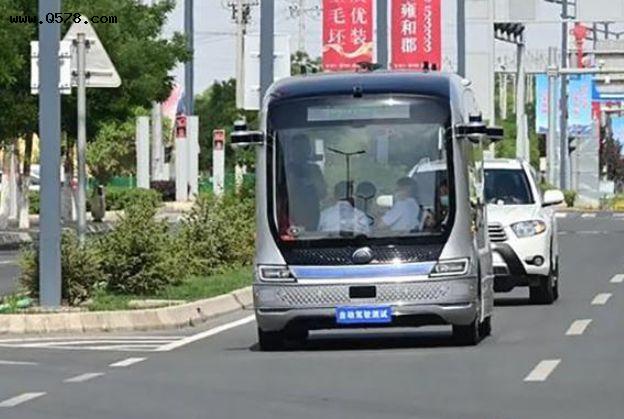 甘肃首条自动驾驶测试道路开放，两车获测试牌照
