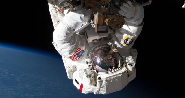 若宇航员在太空中死亡，尸体会不会腐烂？会经历怎样的过程？