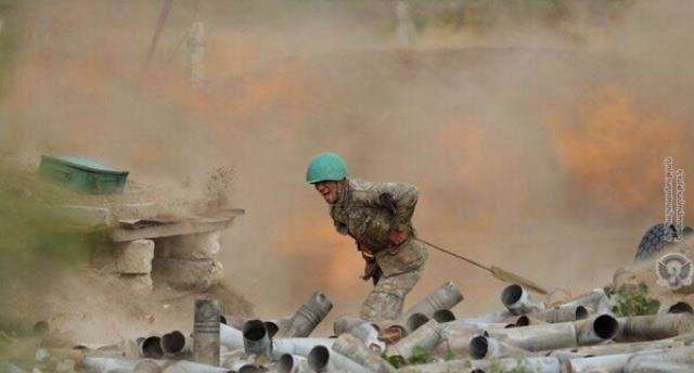 阿塞拜疆士兵被导弹锁定炸成灰烬 到底是什么操作？