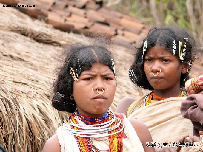 鲜为人知！多鼻环、密密麻麻戴满耳环，印度爱美的部落民族女性