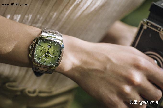 一抹墨绿 生意盎然 : 格拉苏蒂全新七零年代大日历计时腕表