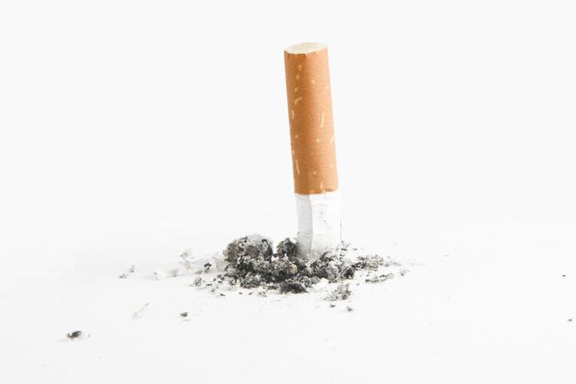 香烟中的尼古丁致癌吗 香烟里的尼古丁根本不致癌，吸烟有害健康是错的？告诉你真相