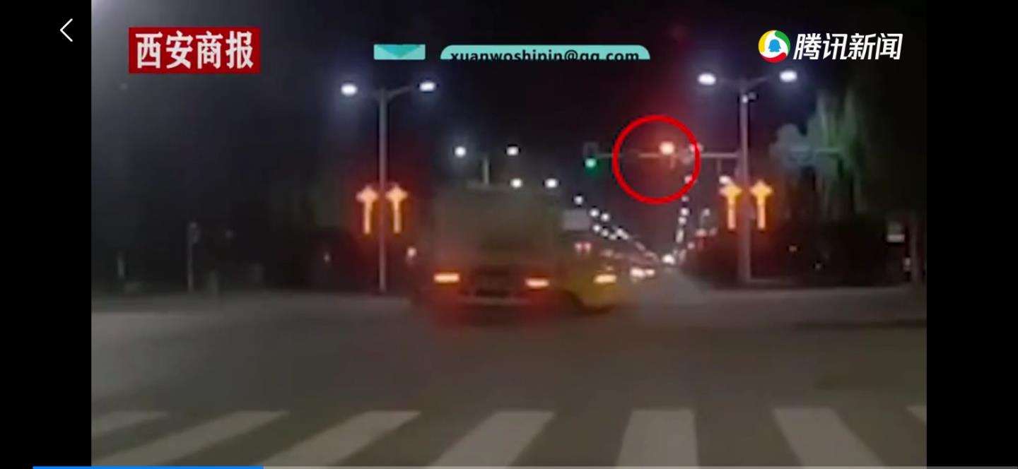 渣土车闯红灯撞出租车致1人死亡 背后原因究竟是怎么回事