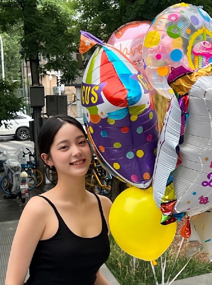 欧阳娜娜生日收超多气球