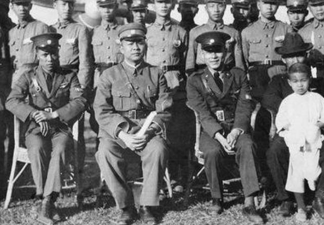蒋介石晚年日记只恨这两人 晚年蒋介石在日记中痛斥：没有这三人，我何至于败走台湾？