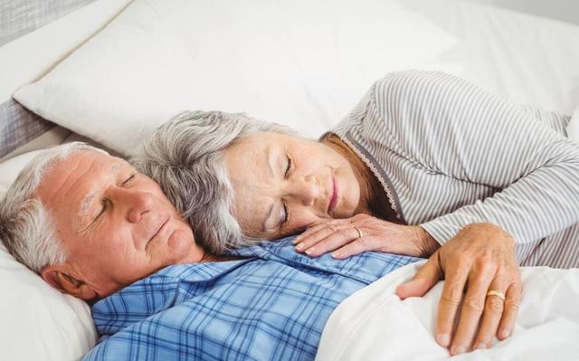 午睡对心脏的坏处 午睡会影响寿命？中老年人午睡有3不要！睡对了心脏大脑都获益