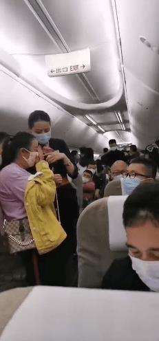 乘客拒戴口罩延误航班1小时 原因实在让人惊愕