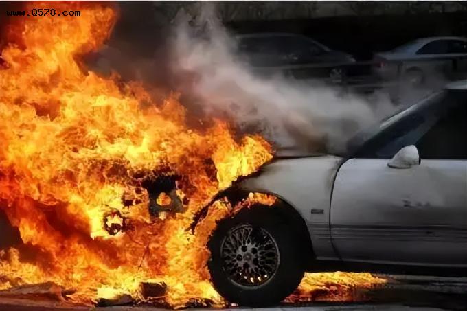 电动汽车连续自燃起火，消费者该买电动汽车还是燃油车？