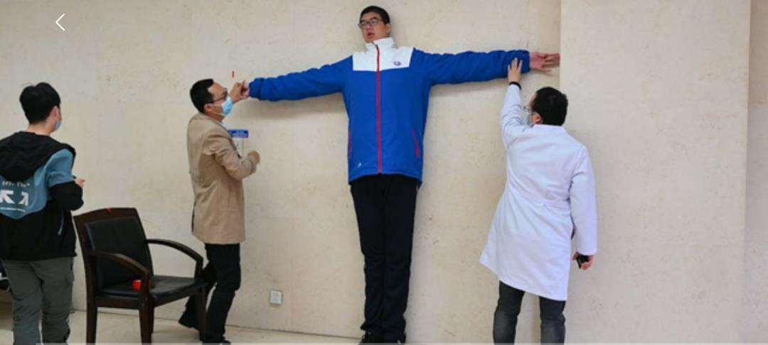 四川14岁男孩身高2米21 最新消息进展
