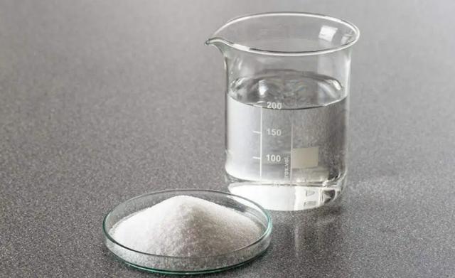 一斤盐放一斤水里,就变成两斤么? 如果把一斤盐，放进一斤水里，最终的结果真就一定是两斤重么？