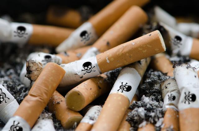 香烟中的尼古丁致癌吗 香烟里的尼古丁根本不致癌，吸烟有害健康是错的？告诉你真相