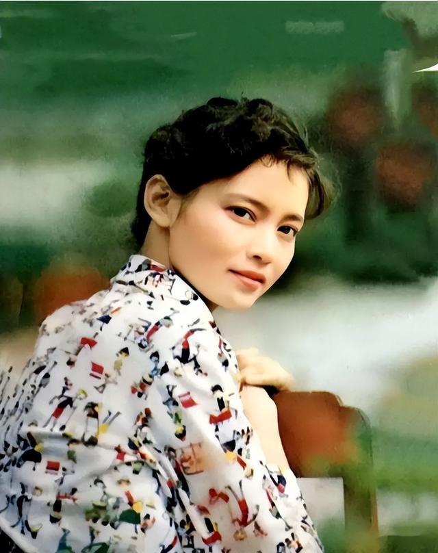 和潘虹同一个时代的女演员 要强的潘虹，23岁出道，获12个影后，第二位登上《时代》的中国人