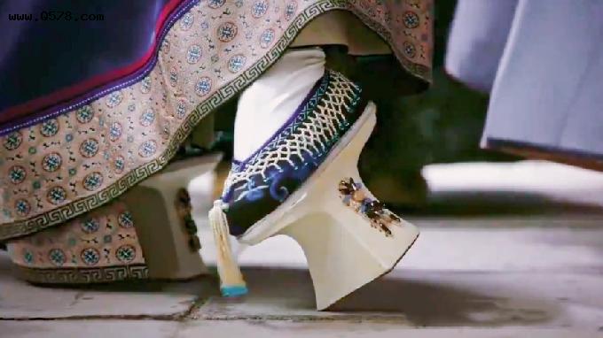 后宫妃嫔的绣花鞋，比高跟鞋还难穿，究竟有什么意头？