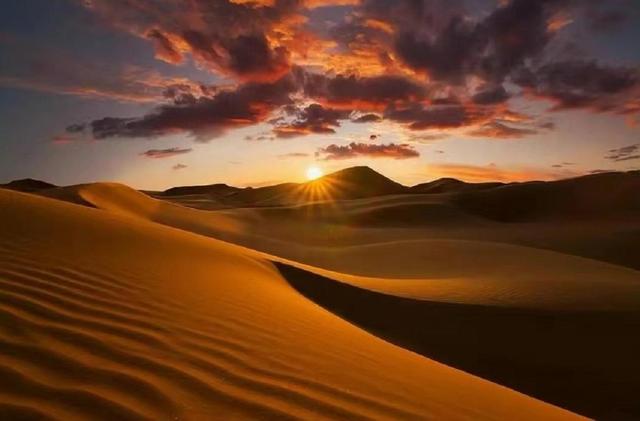 世界上面积最大的沙漠是撒哈拉沙漠吗 世界面积最大的撒哈拉沙漠有多深？如果挖光沙子，底下会是什么？