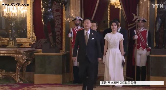 韩国第一夫人闪耀西班牙国宴！穿刺绣白裙好仙，比同龄的莱后更嫩