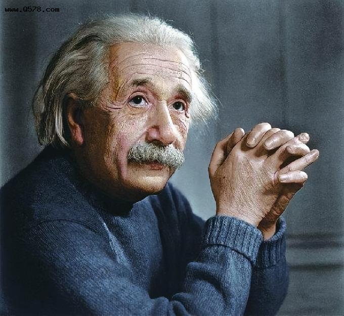 爱因斯坦为何只有半身照？看完原版全身照，网友：下半身辣眼睛