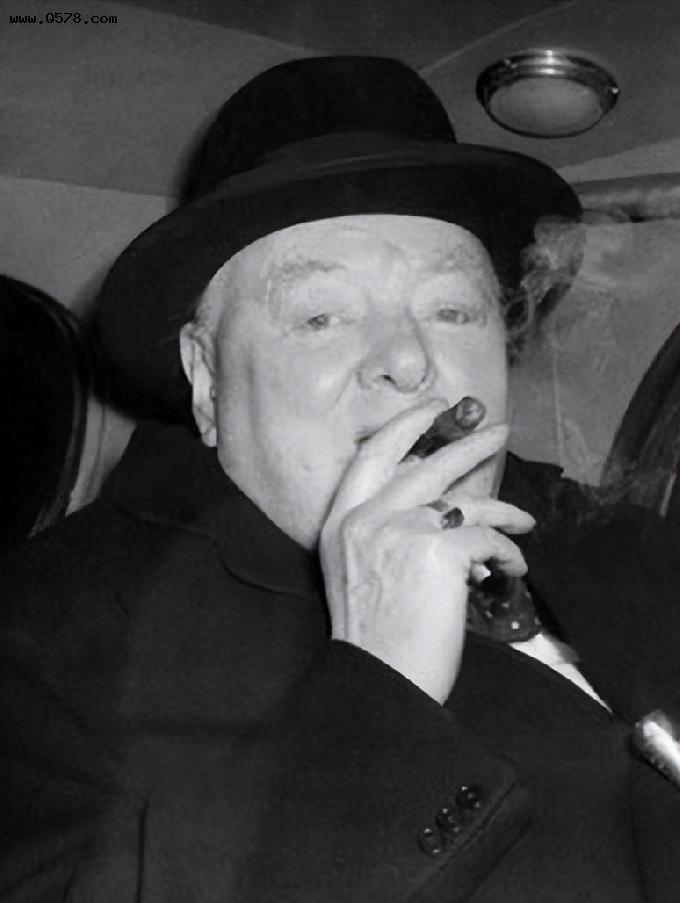 活到91岁的丘吉尔：嗜酒如命，一生抽掉25万支雪茄，有何秘诀？