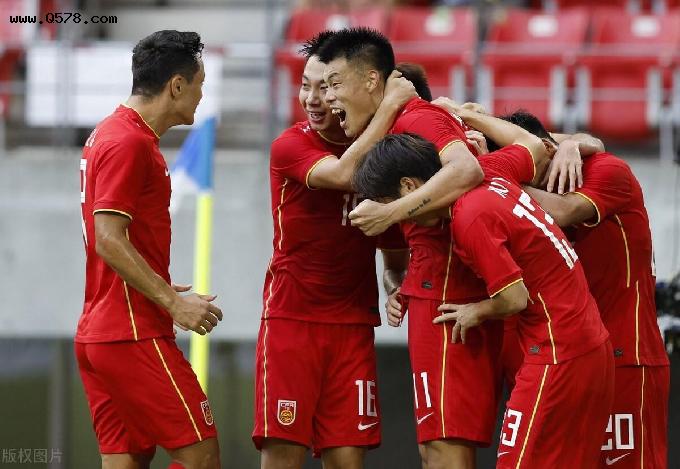 东亚杯国足1-0香港胜不足喜，扬科维奇“封杀”刘若钒令人不解