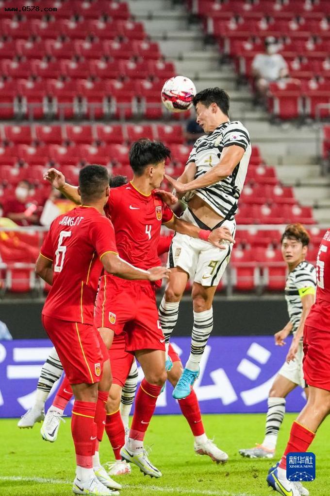 足球-东亚杯：中国男足选拔队对阵韩国队