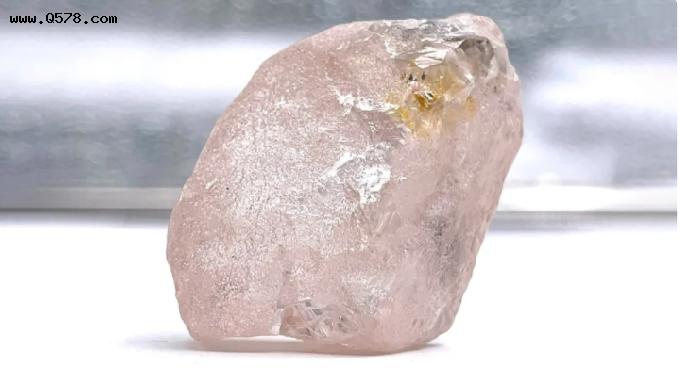 这颗170克拉的粉红色钻石可能是过去300年中发现的最大钻石
