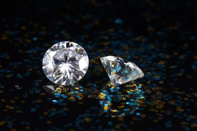 比钻石便宜100倍，莫桑钻值得买吗？