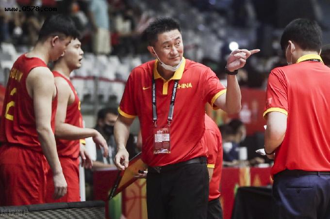 中国男篮崩盘淘汰！杜锋三大不可饶恕错误，赛后一番话让球迷绝望