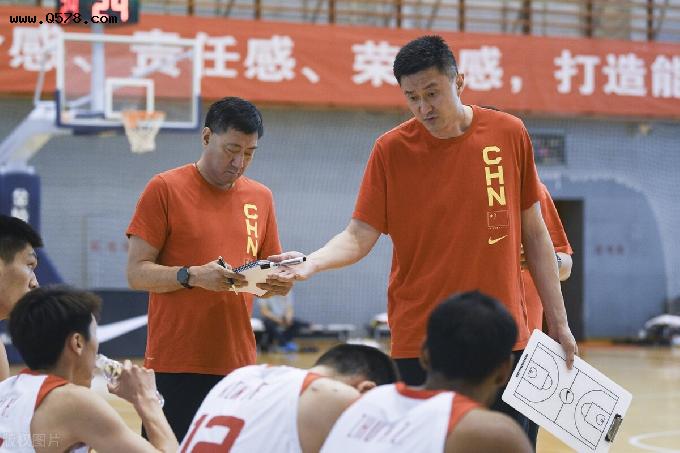 本届亚洲杯结束后，中国男篮这三人有望去海外发展，杜锋爱徒在列