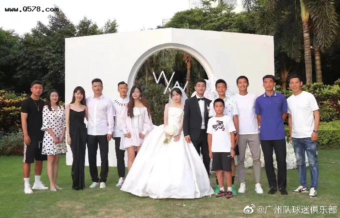 喜庆！韦世豪办婚礼亮点多：郑智、郜林等球星到场 新娘子被晾一边