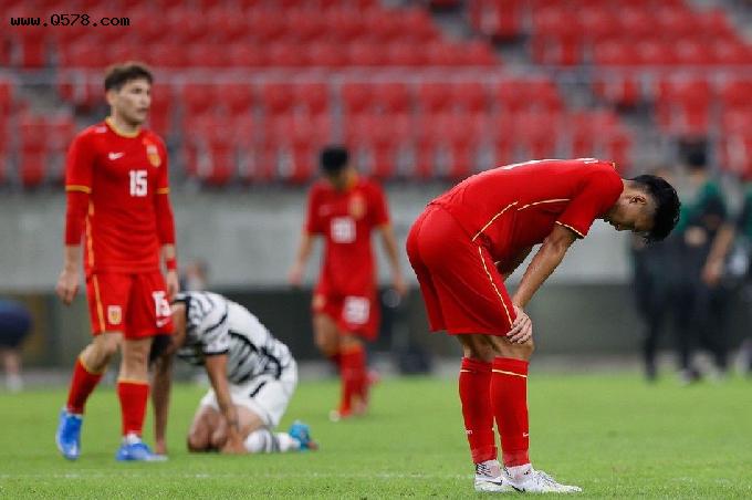 看中国男足的比赛，你就能真切体会什么叫有心无力