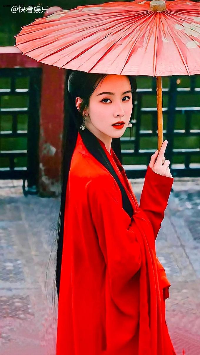 陈都灵的古装太美了，红色的衣服，红色的雨伞，整体造型温柔优雅