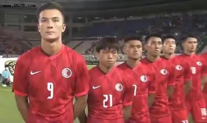 中国香港男足0:6惨败日本，入场式拒唱国歌，令人寒心