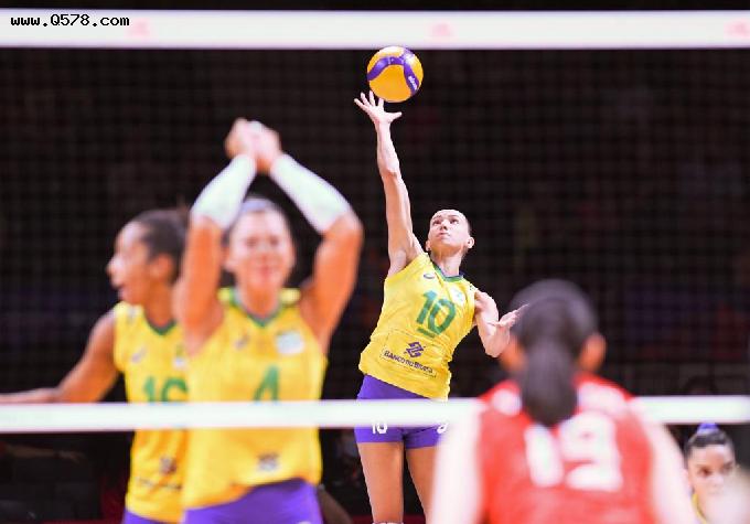 世界女排联赛：巴西队率先闯入四强