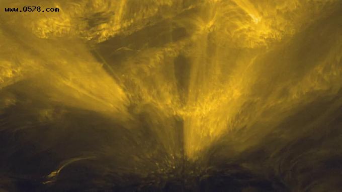 ESA分享太阳轨道飞行器捕捉到的最新太阳近距离图像